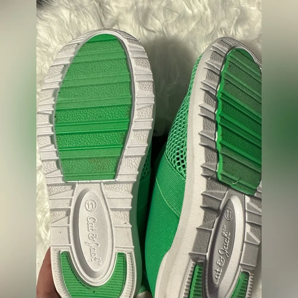Green water shoes